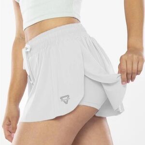 White Keiki Kona 2-IN-1 FLOWY FITNESS SHORTS